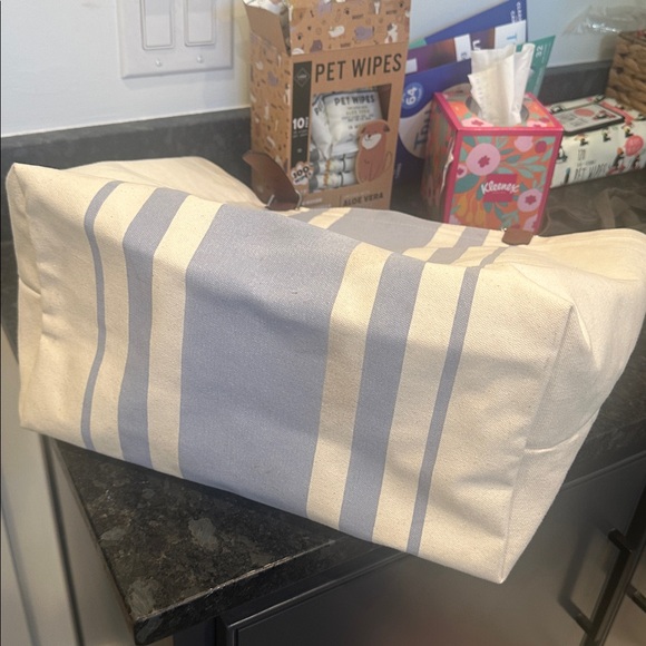 Cole Haan large tote - Picture 9 of 9